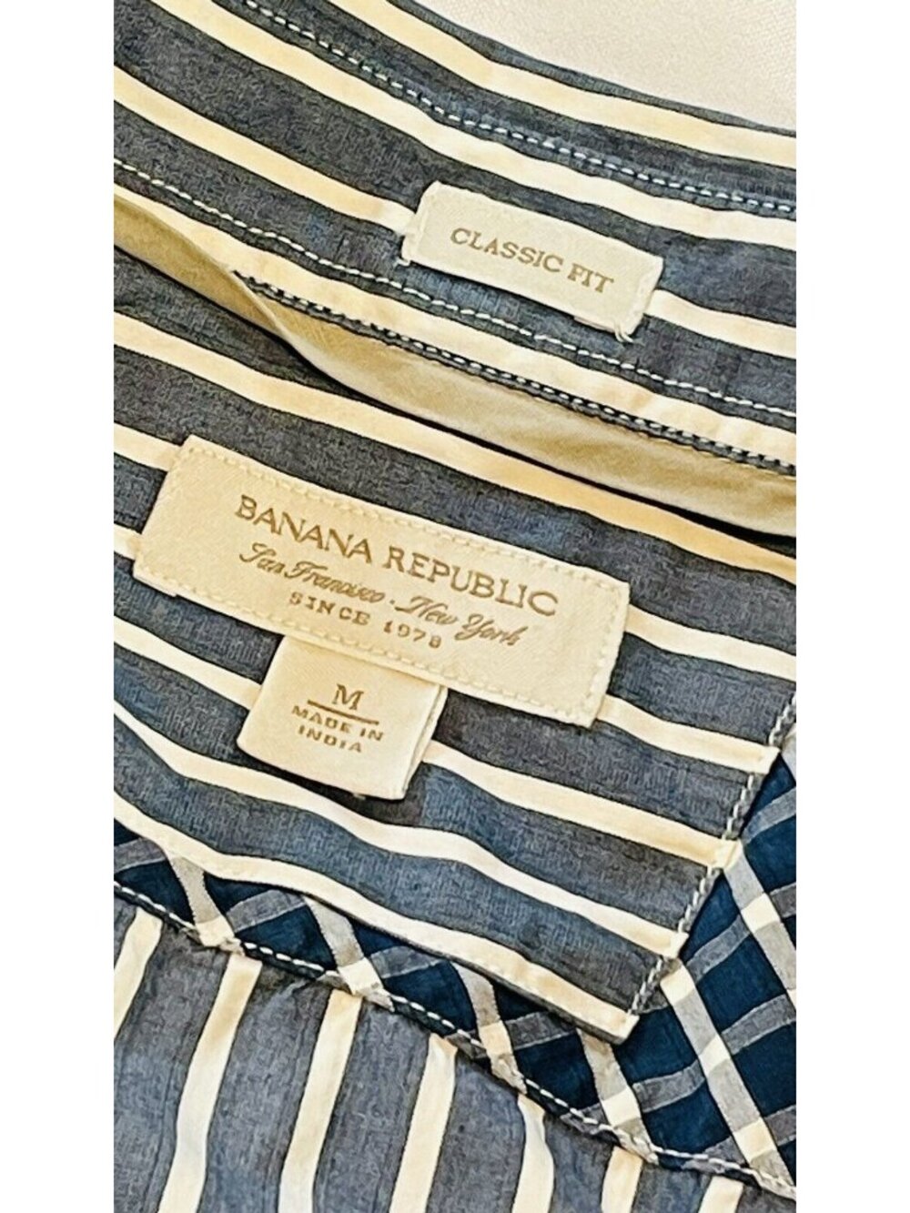 Banana Republic Classic Fit Button Down Shirt Medium Blue Strip Crisp Cotton - Picture 6 of 14